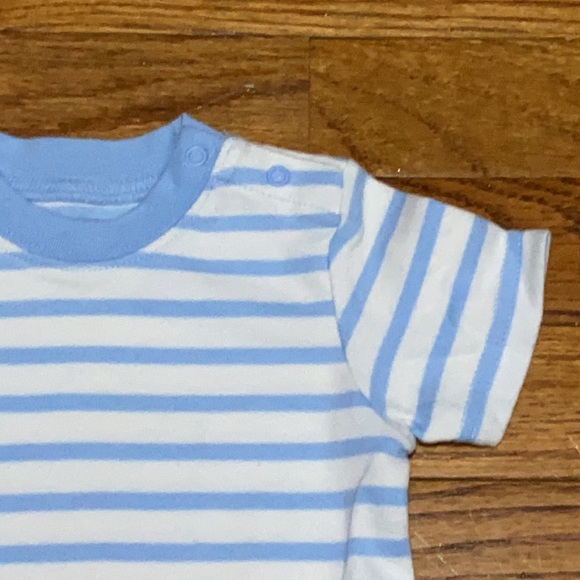 Carter's ❤️ Kid Short Sleeve Striped T-Shirt Size 6 Months (PRE-LOVED) - Picture 2 of 4